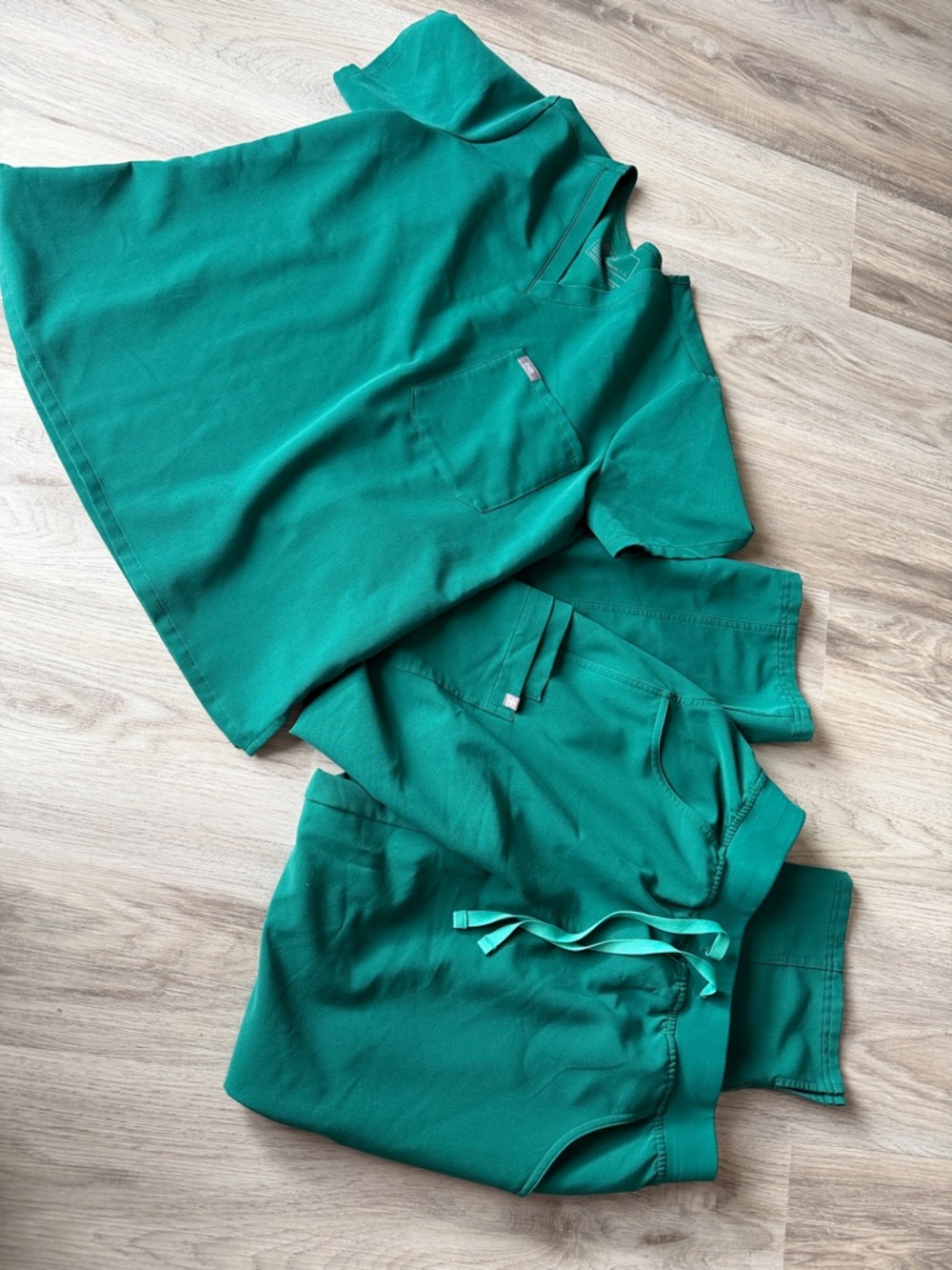FIGS Matching Scrub Set . Top is Large Pants medium